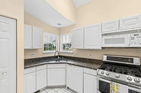 1535 Auburn Lane Gurnee IL 60031