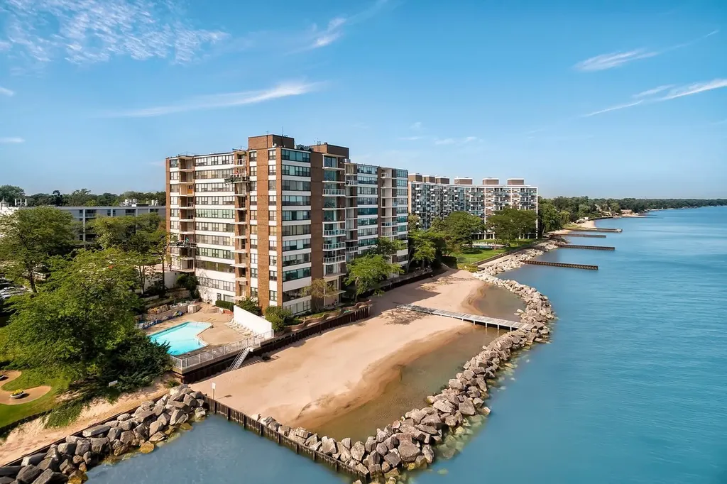 1616 Sheridan Road Wilmette IL 60091
