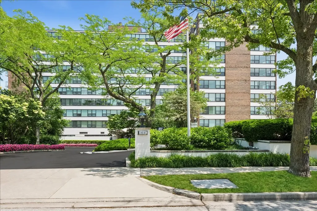 1616 Sheridan Road Wilmette IL 60091