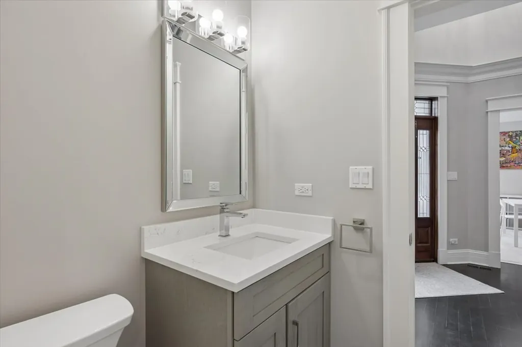 5054 West Berwyn Avenue Chicago IL 60630