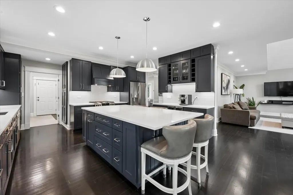 5054 West Berwyn Avenue Chicago IL 60630