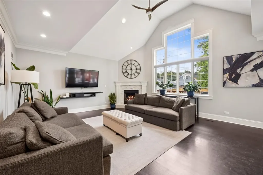 5054 West Berwyn Avenue Chicago IL 60630