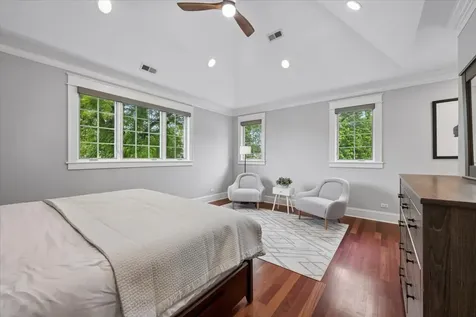 5054 West Berwyn Avenue Chicago IL 60630