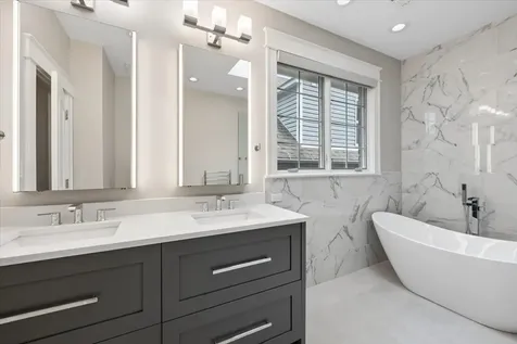 5054 West Berwyn Avenue Chicago IL 60630