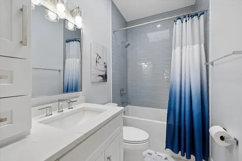 5054 West Berwyn Avenue Chicago IL 60630