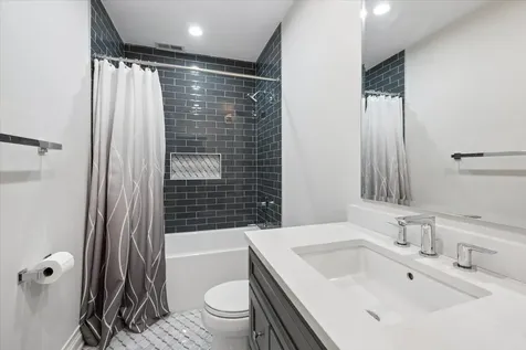 5054 West Berwyn Avenue Chicago IL 60630
