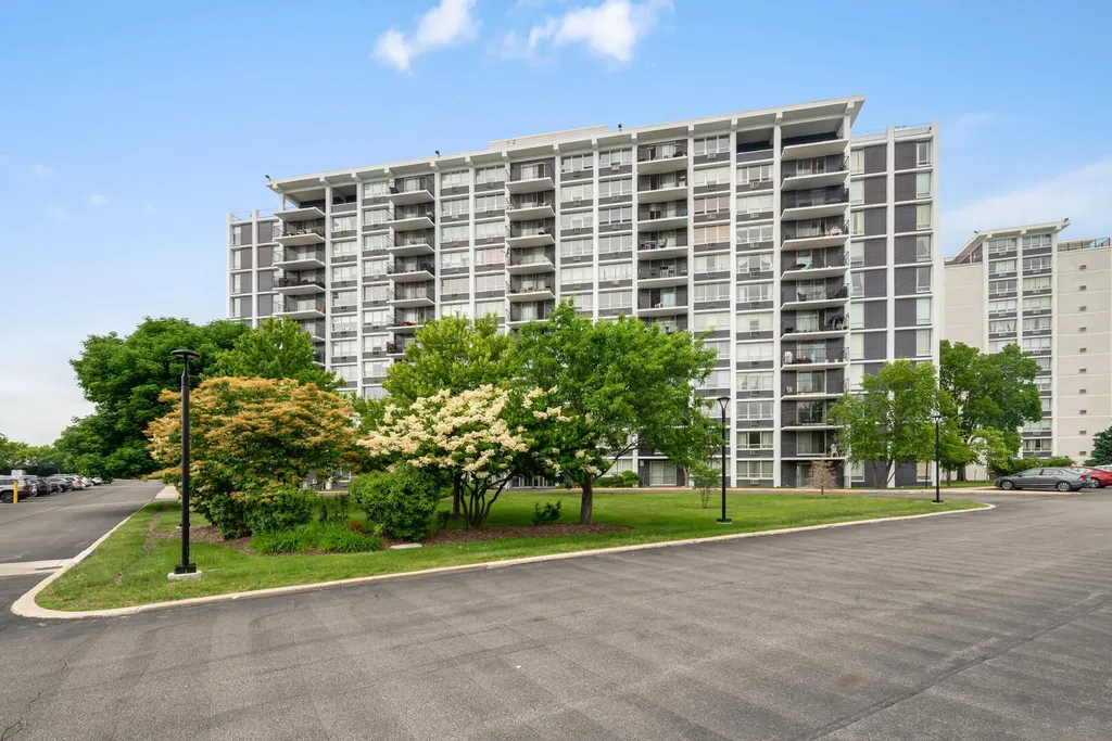 8809 Golf Road Niles IL 60714