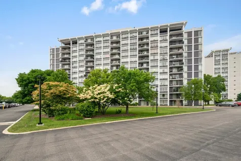 8809 Golf Road Niles IL 60714