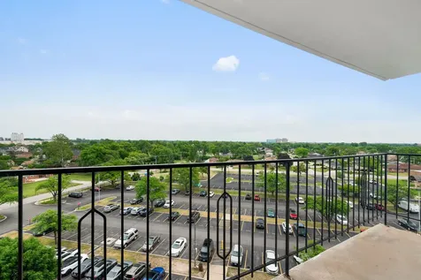 8809 Golf Road Niles IL 60714