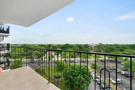 8809 Golf Road Niles IL 60714