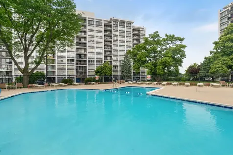 8809 Golf Road Niles IL 60714
