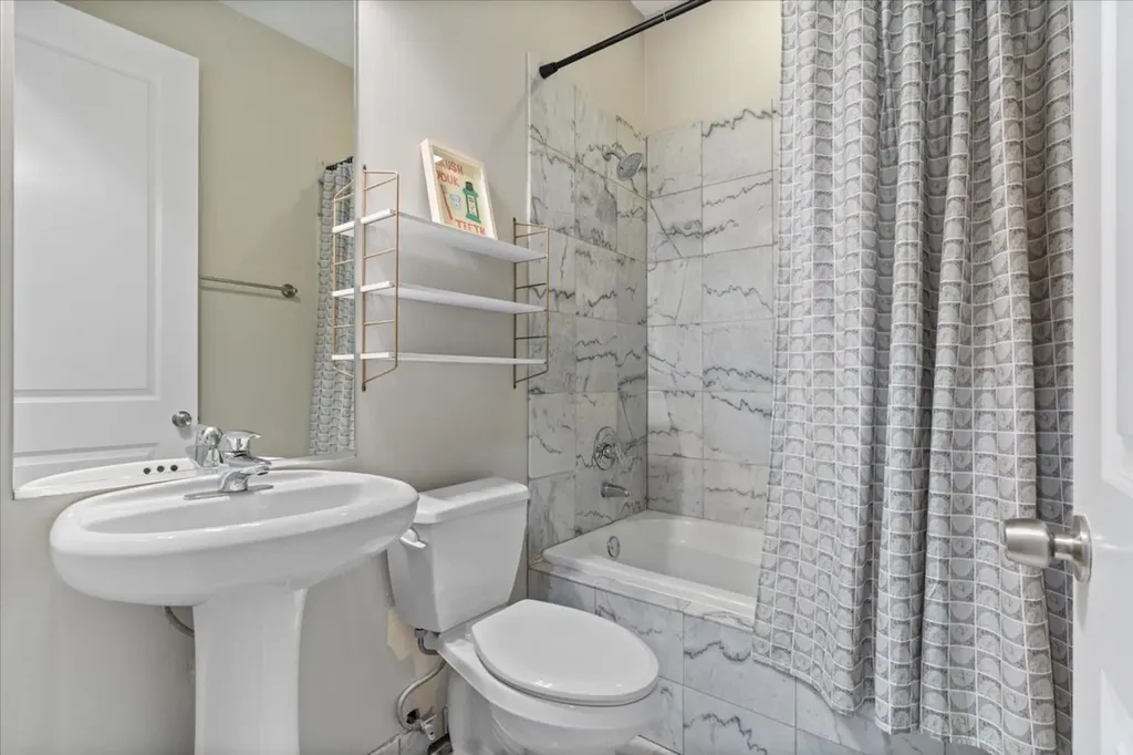 2726 West Cortez Avenue Chicago IL 60622