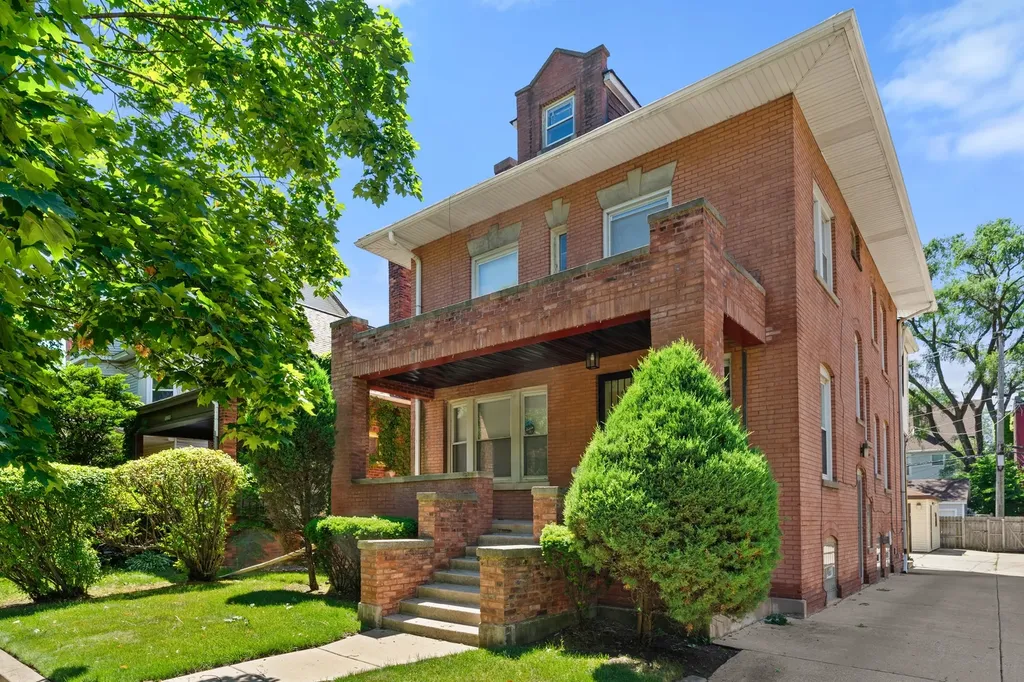 2051 East 72nd Place Chicago IL 60649