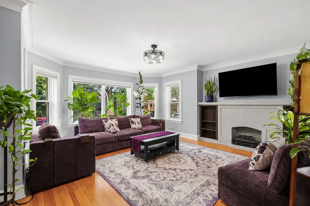 6141 North Maplewood Avenue Chicago IL 60659
