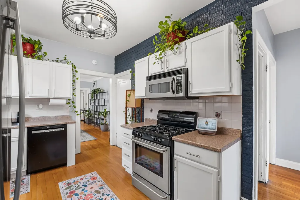 6141 North Maplewood Avenue Chicago IL 60659