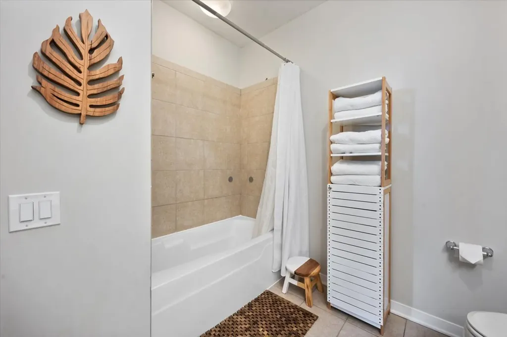 757 North Orleans Street Chicago IL 60654