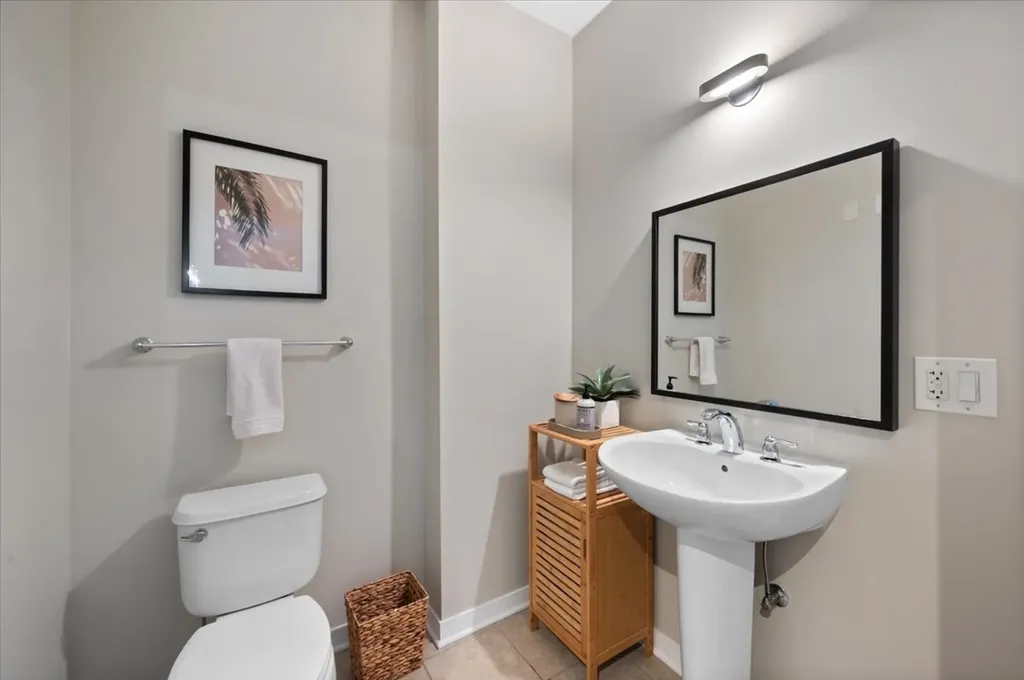 757 North Orleans Street Chicago IL 60654