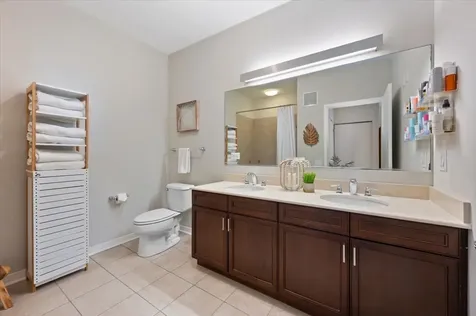757 North Orleans Street Chicago IL 60654