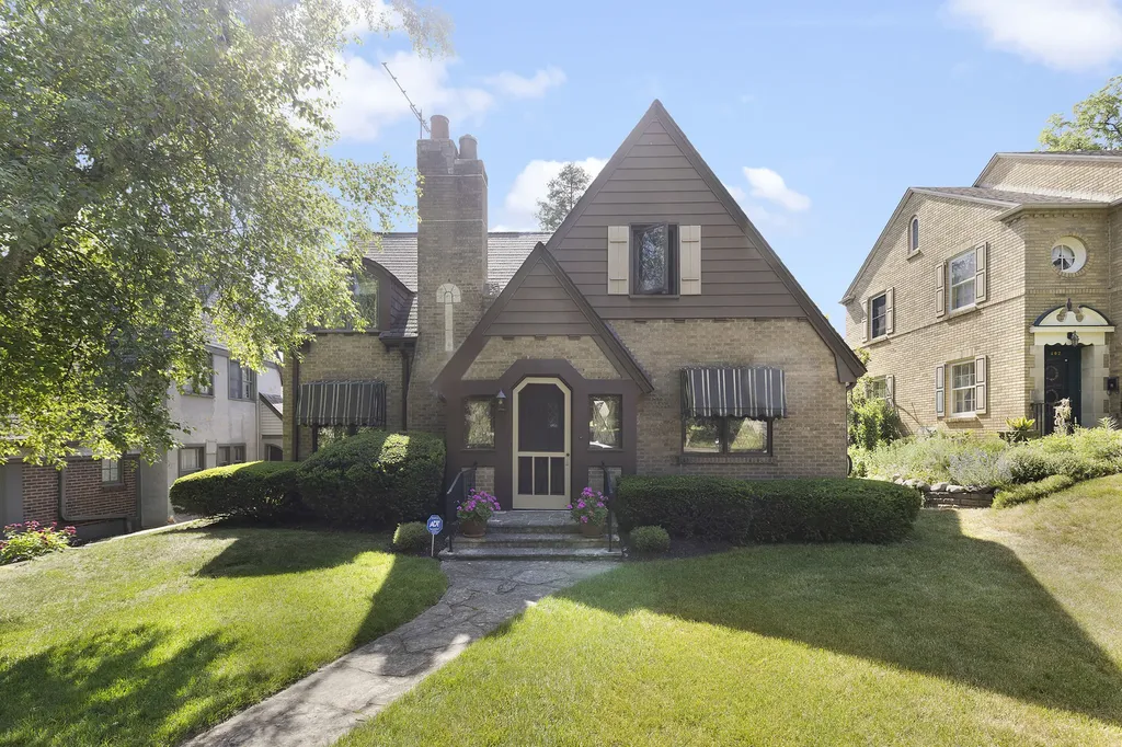 324 North Gardiner Rockford IL 61107