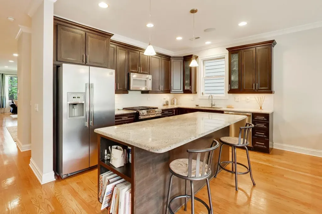 5404 West Leland Avenue Chicago IL 60630