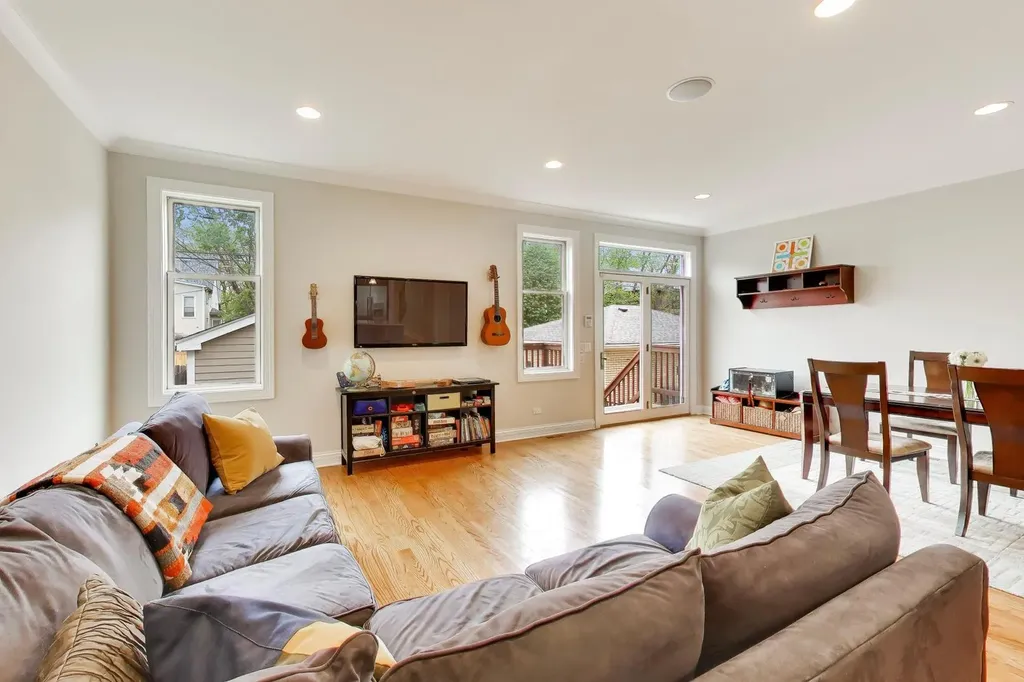 5404 West Leland Avenue Chicago IL 60630