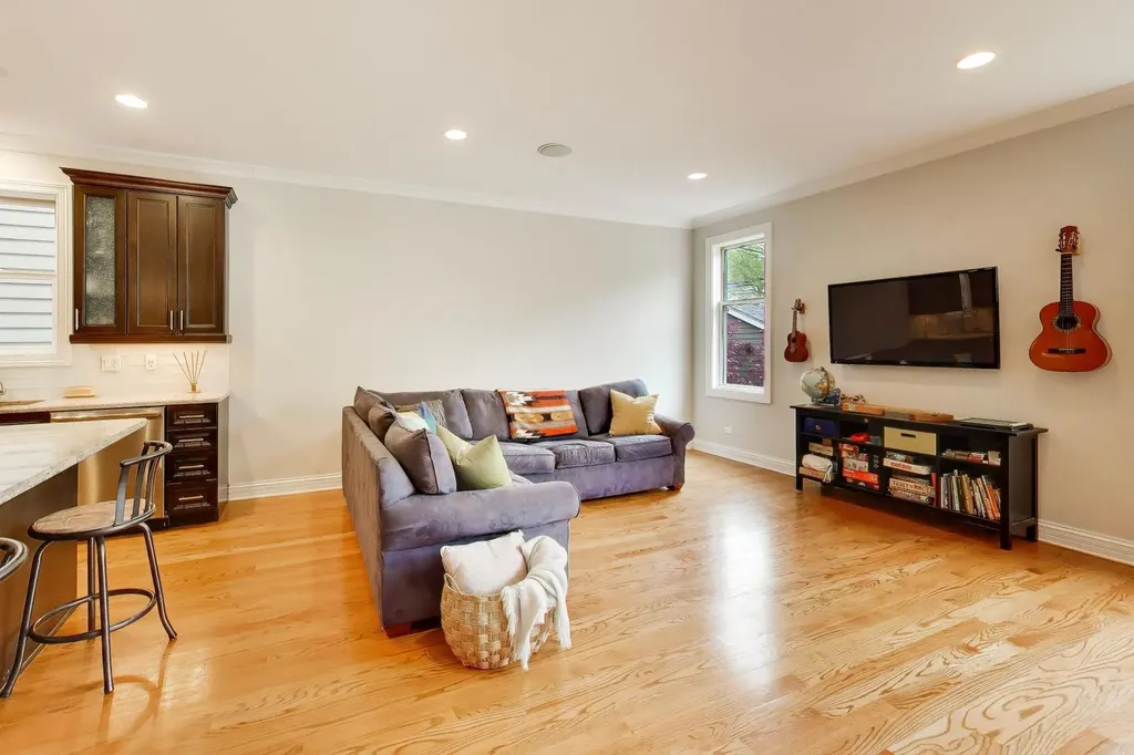 5404 West Leland Avenue Chicago IL 60630