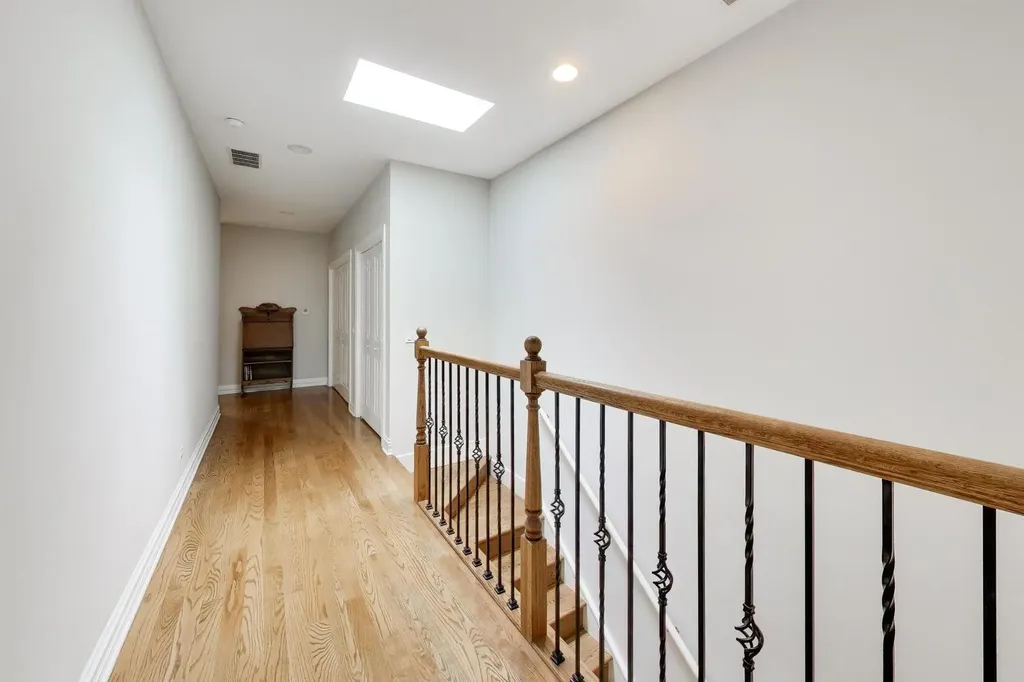 5404 West Leland Avenue Chicago IL 60630