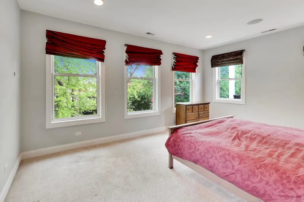 5404 West Leland Avenue Chicago IL 60630