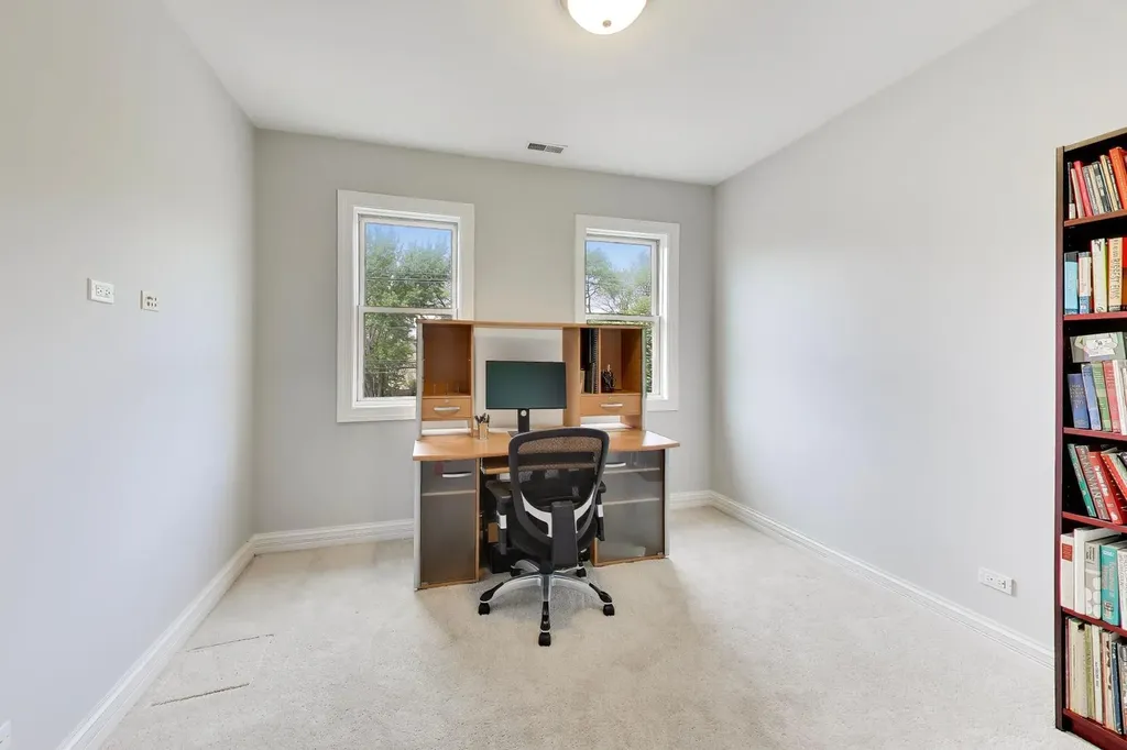 5404 West Leland Avenue Chicago IL 60630