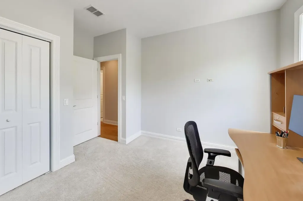 5404 West Leland Avenue Chicago IL 60630
