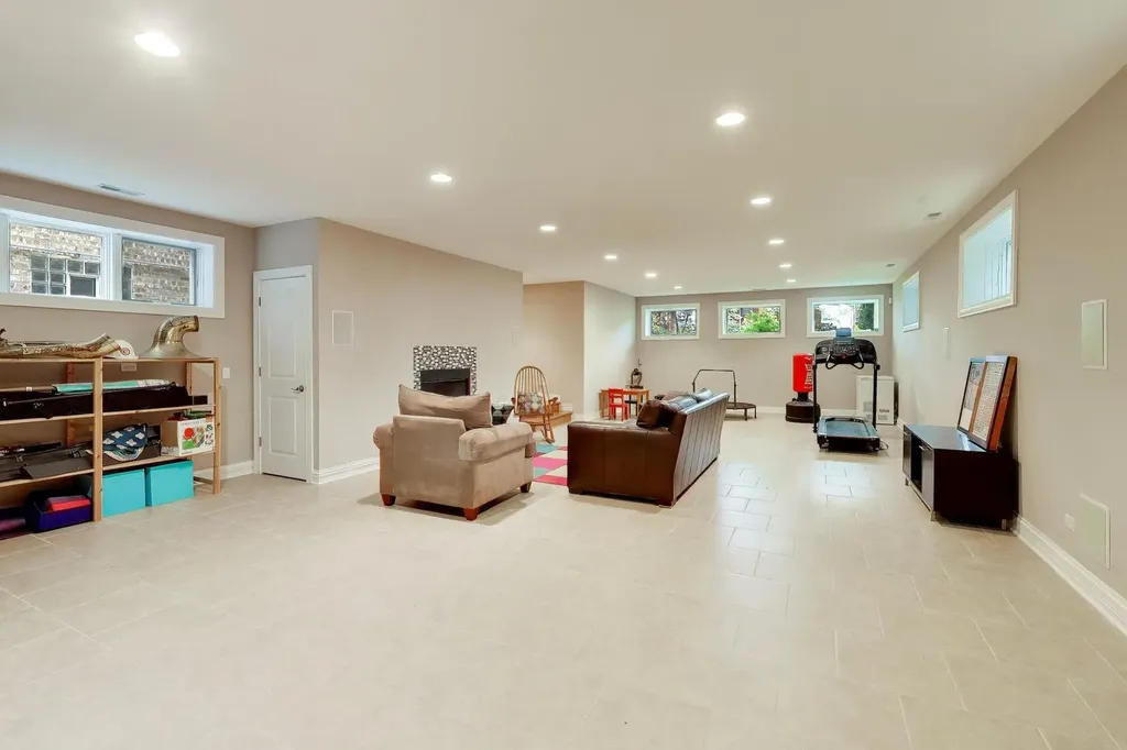 5404 West Leland Avenue Chicago IL 60630