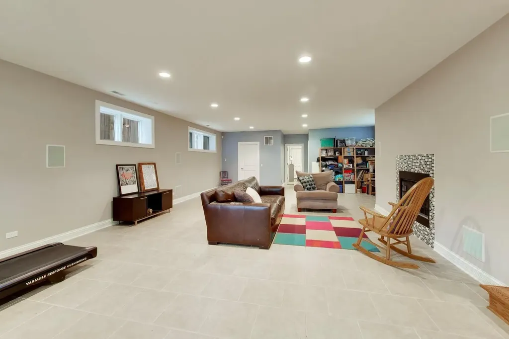 5404 West Leland Avenue Chicago IL 60630