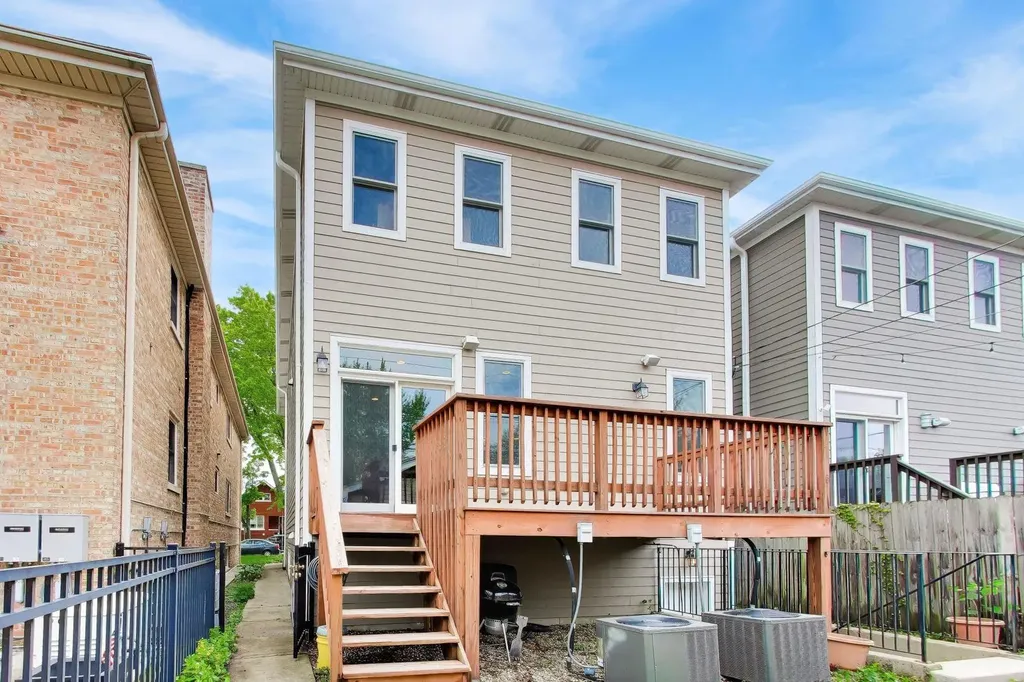 5404 West Leland Avenue Chicago IL 60630