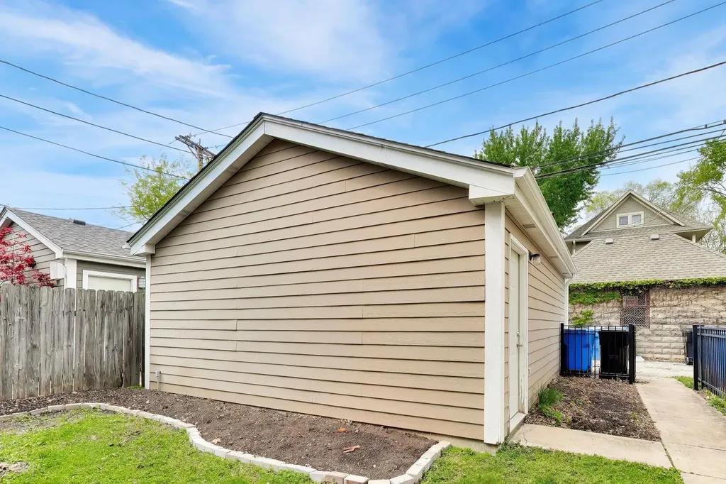 5404 West Leland Avenue Chicago IL 60630