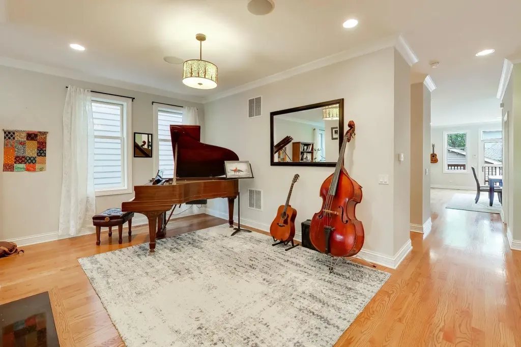 5404 West Leland Avenue Chicago IL 60630