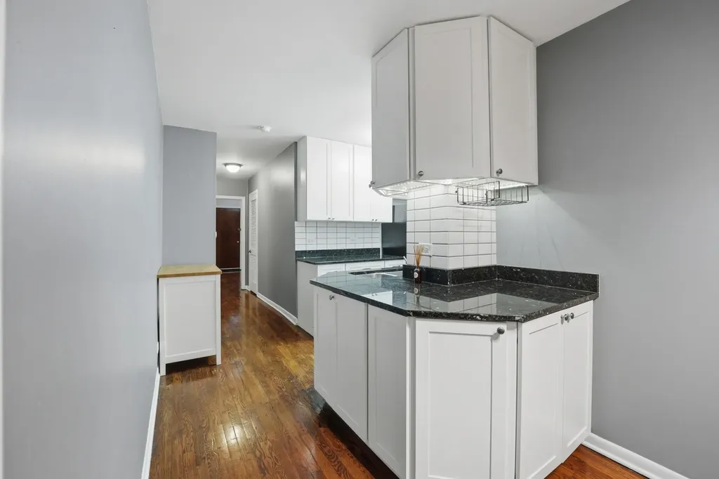 1030 West Byron Street Chicago IL 60613