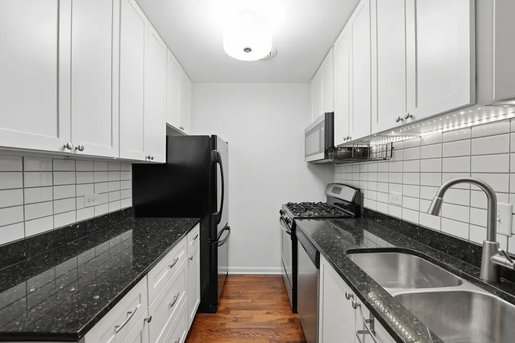 1030 West Byron Street Chicago IL 60613