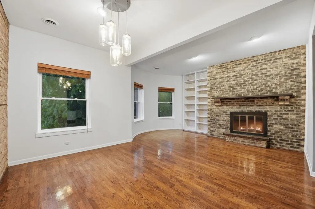 1030 West Byron Street Chicago IL 60613