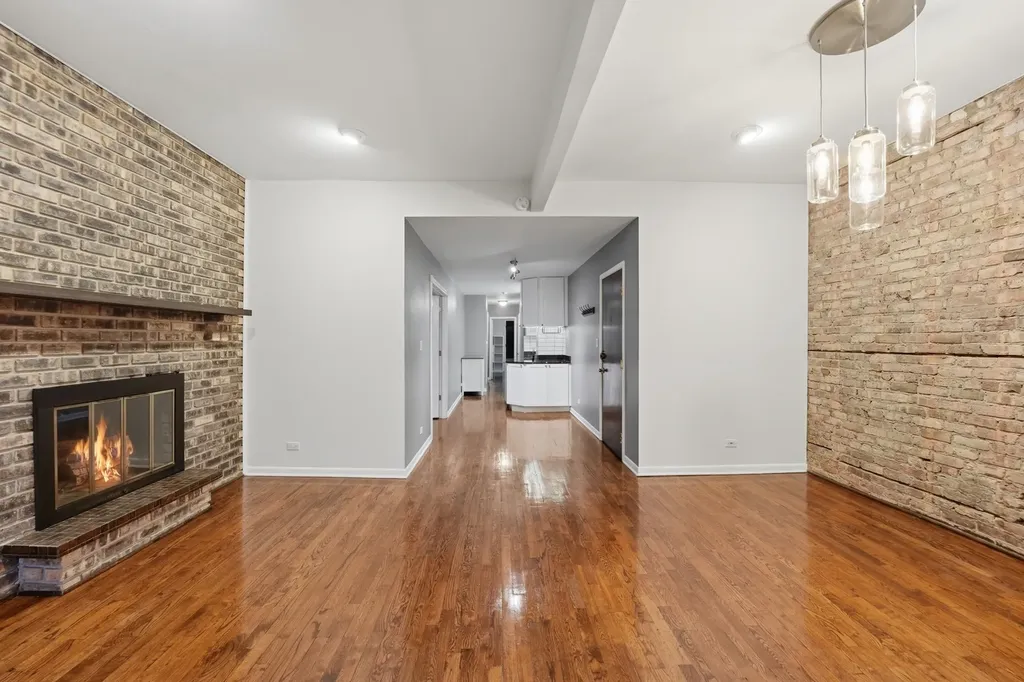 1030 West Byron Street Chicago IL 60613