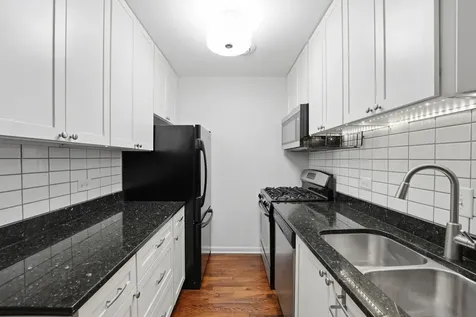 1030 West Byron Street Chicago IL 60613
