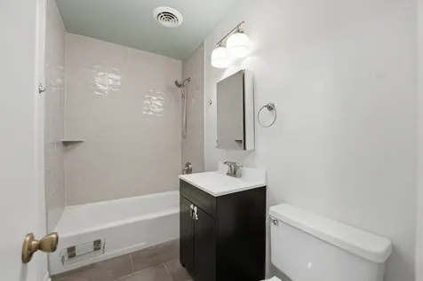 1030 West Byron Street Chicago IL 60613