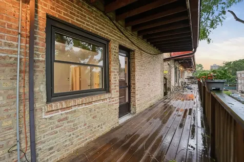 1030 West Byron Street Chicago IL 60613