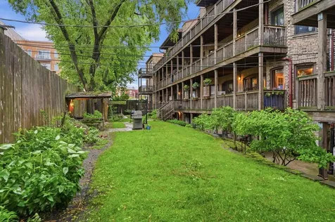 1030 West Byron Street Chicago IL 60613