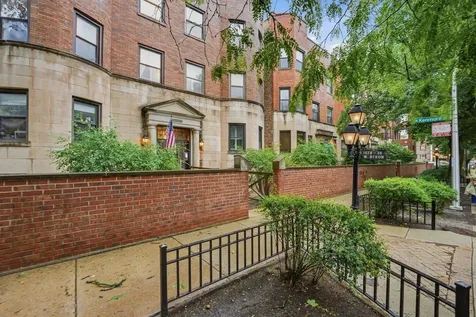 1030 West Byron Street Chicago IL 60613