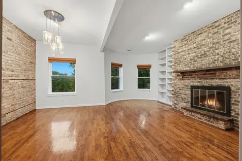 1030 West Byron Street Chicago IL 60613