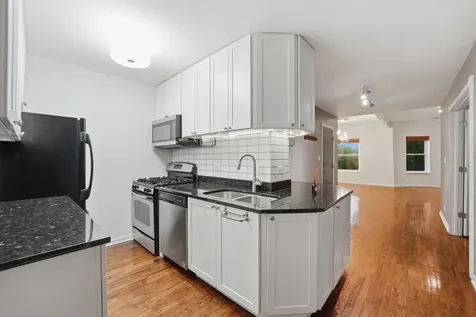 1030 West Byron Street Chicago IL 60613