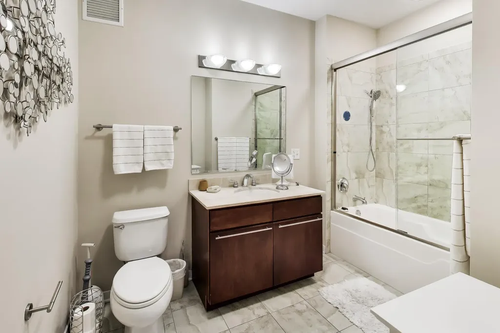 757 North Orleans Street Chicago IL 60654