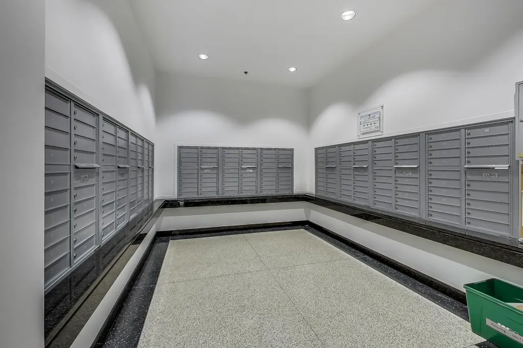757 North Orleans Street Chicago IL 60654