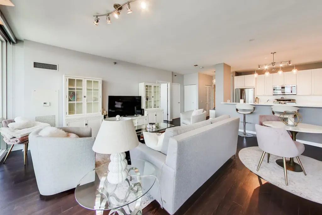 757 North Orleans Street Chicago IL 60654