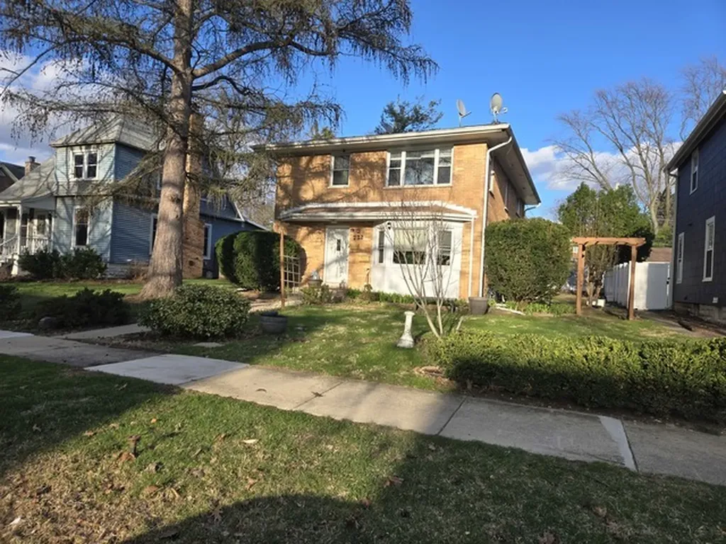 722 North Center Street Naperville IL 60563